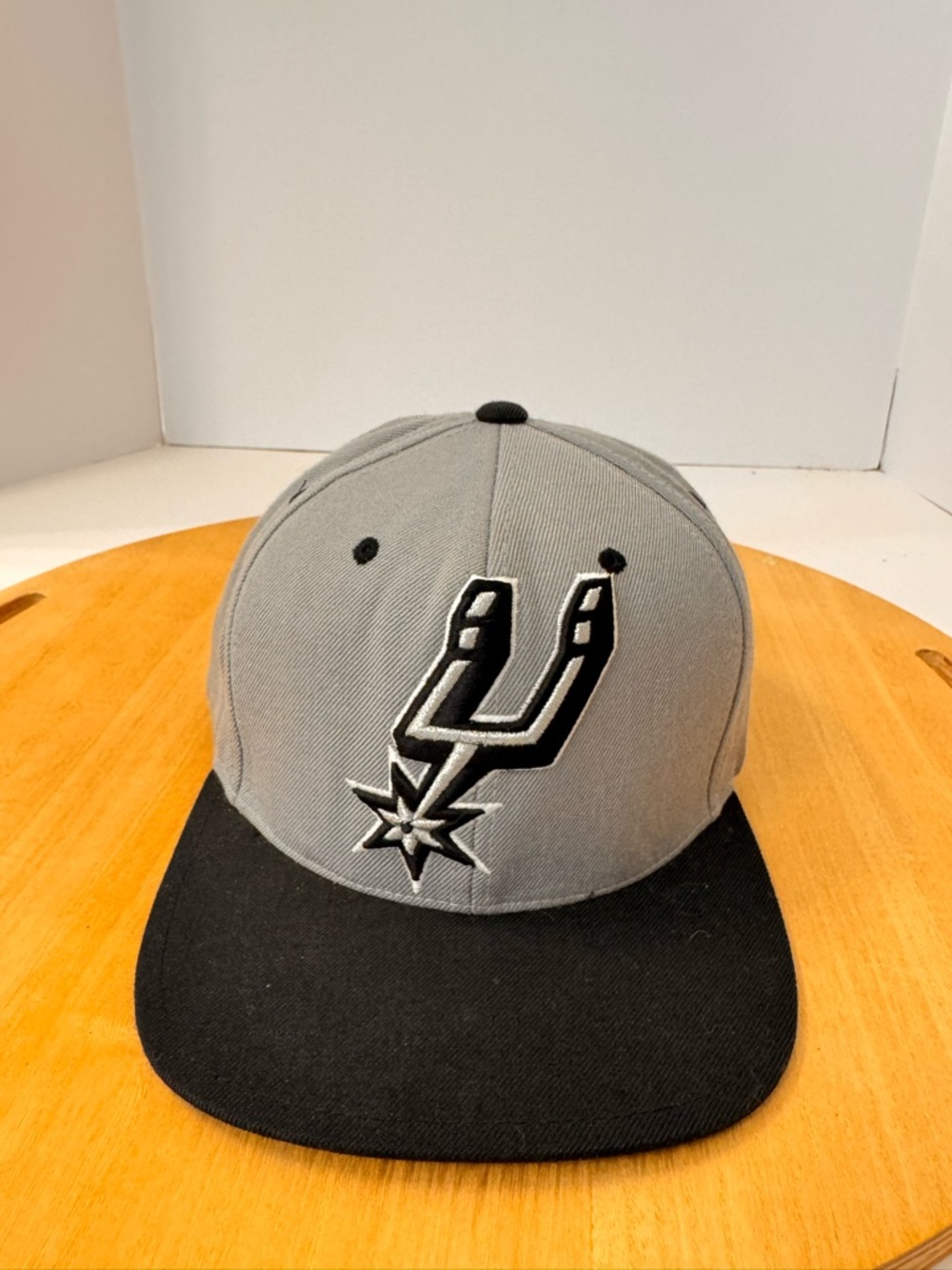 Mitchell & Ness San Antonio Spurs Gray and Black Snapback Hat